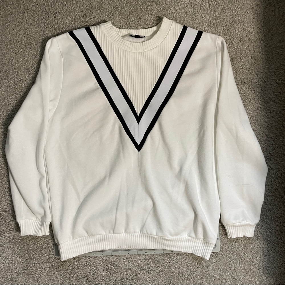 WHITE TOPSHOP CREWNECK
SIZE US 8